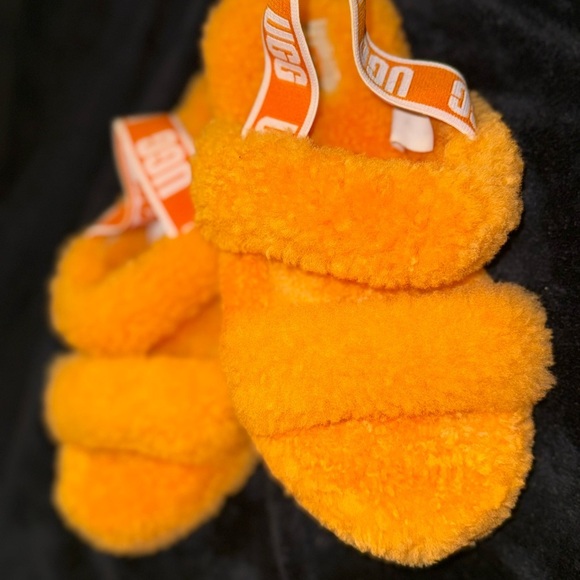UGG kids Bright Orange Fluffy Slippers Sandal - Picture 3 of 13